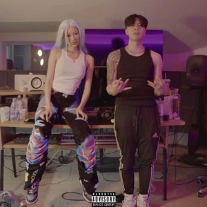 啊啊啊乳头好大 妈妈好爽啊快 要射了 啊啊啊
